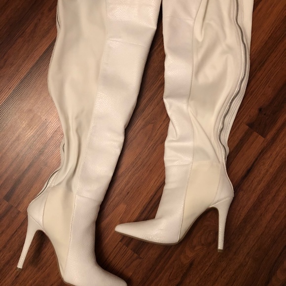 Over the knee - Snakeskins😍 - Picture 2 of 8